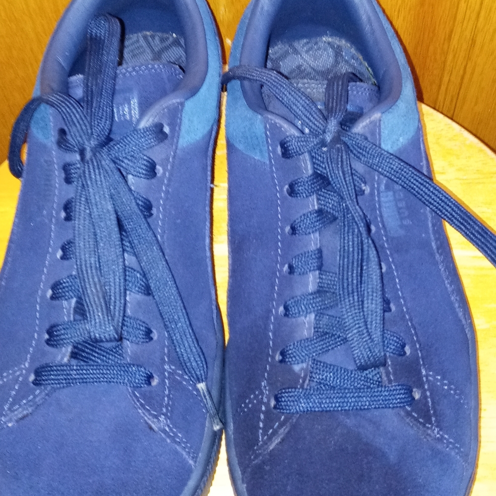 Puma Suede (Blue) size 6y Boys / 7.5 Women's